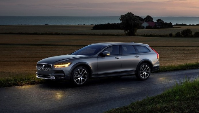 2020 Volvo V90 2.0 D5 AWD 235 HP Boot Space