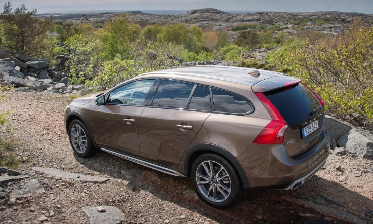 2017 Volvo V60 2.0 T6 AWD 306 HP Boot Space