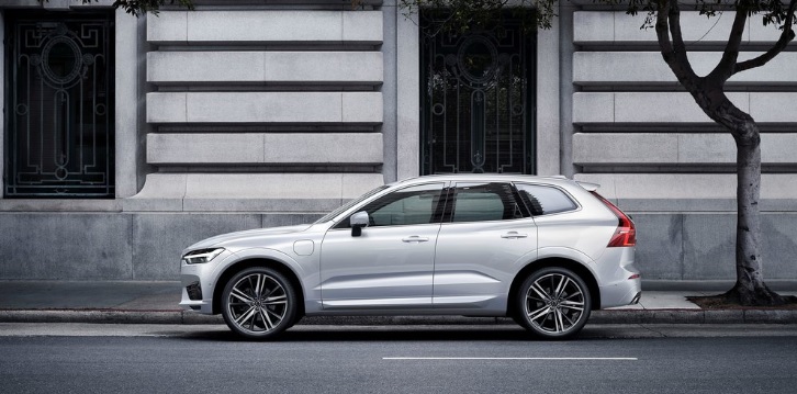 2021 Volvo XC60 2.0 AWD 197 HP Boot Space