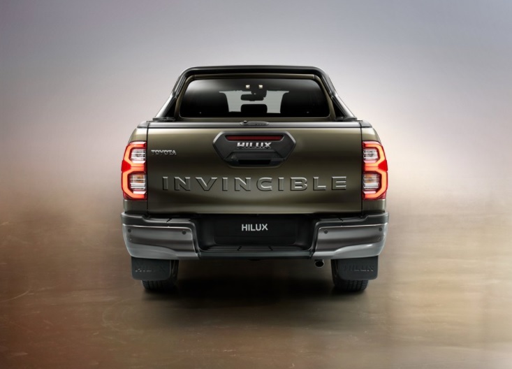 2022 Toyota Hilux 2.4 150 HP Boot Space