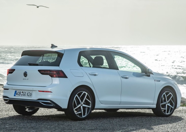 2022 Volkswagen Golf 1.5 eTSI 150 HP Boot Space