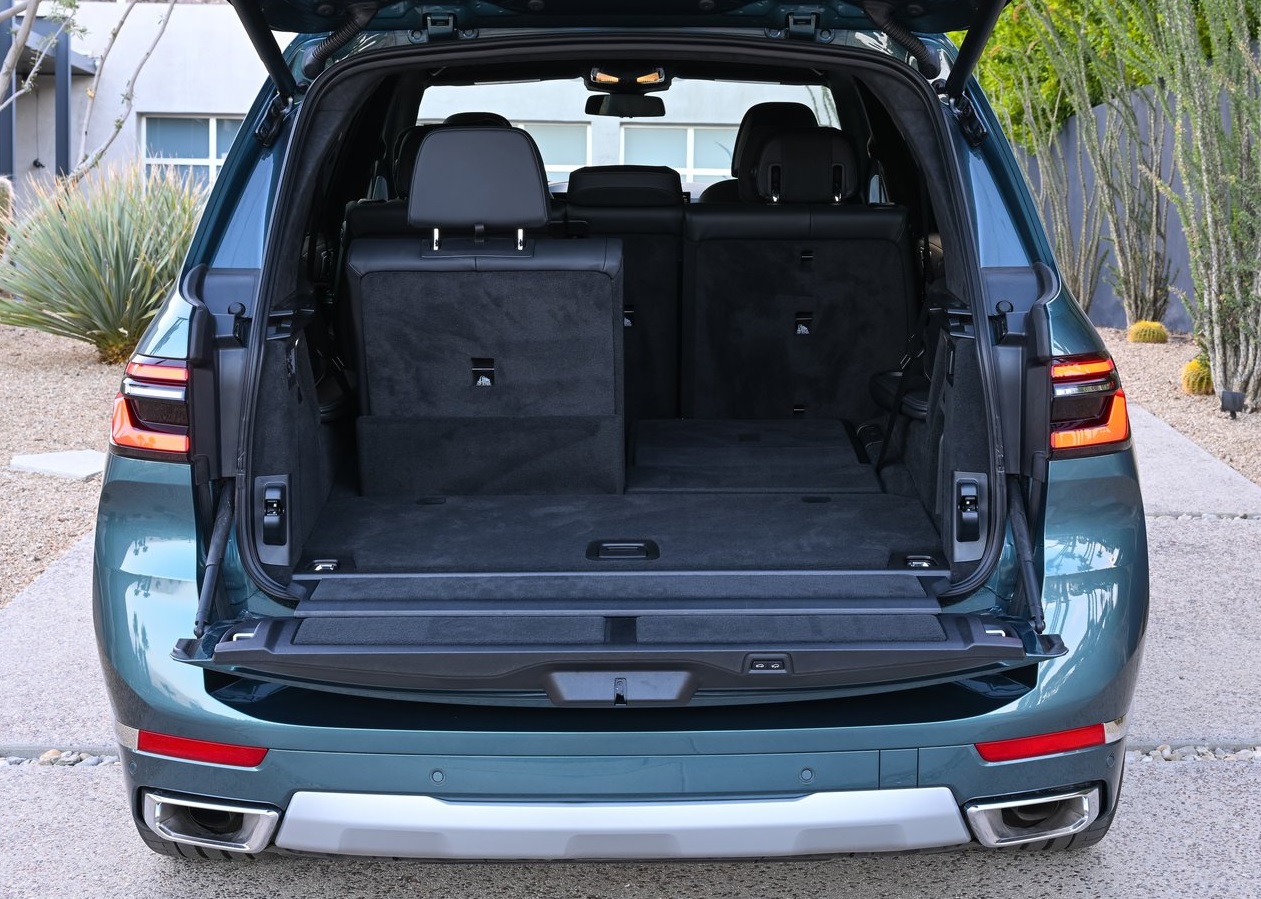 2023 BMW X7 3.0 xDrive40d 340 HP Boot Space