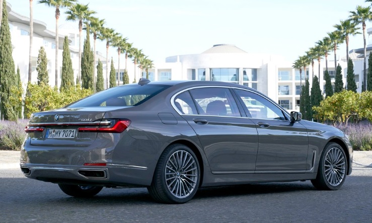 2020 BMW 7 Series 730i 2.0 265 HP Boot Space