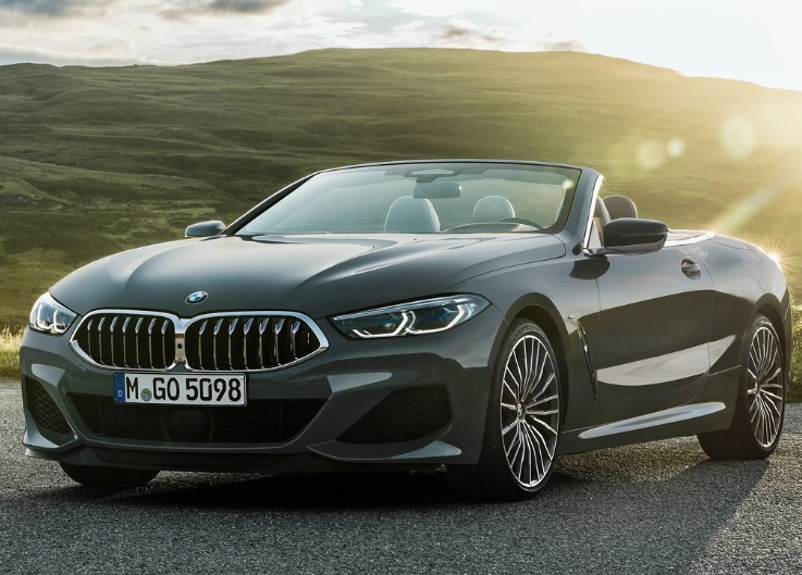 2022 BMW 8 Series 840i 3.0 xDrive Cabrio 340 HP Boot Space